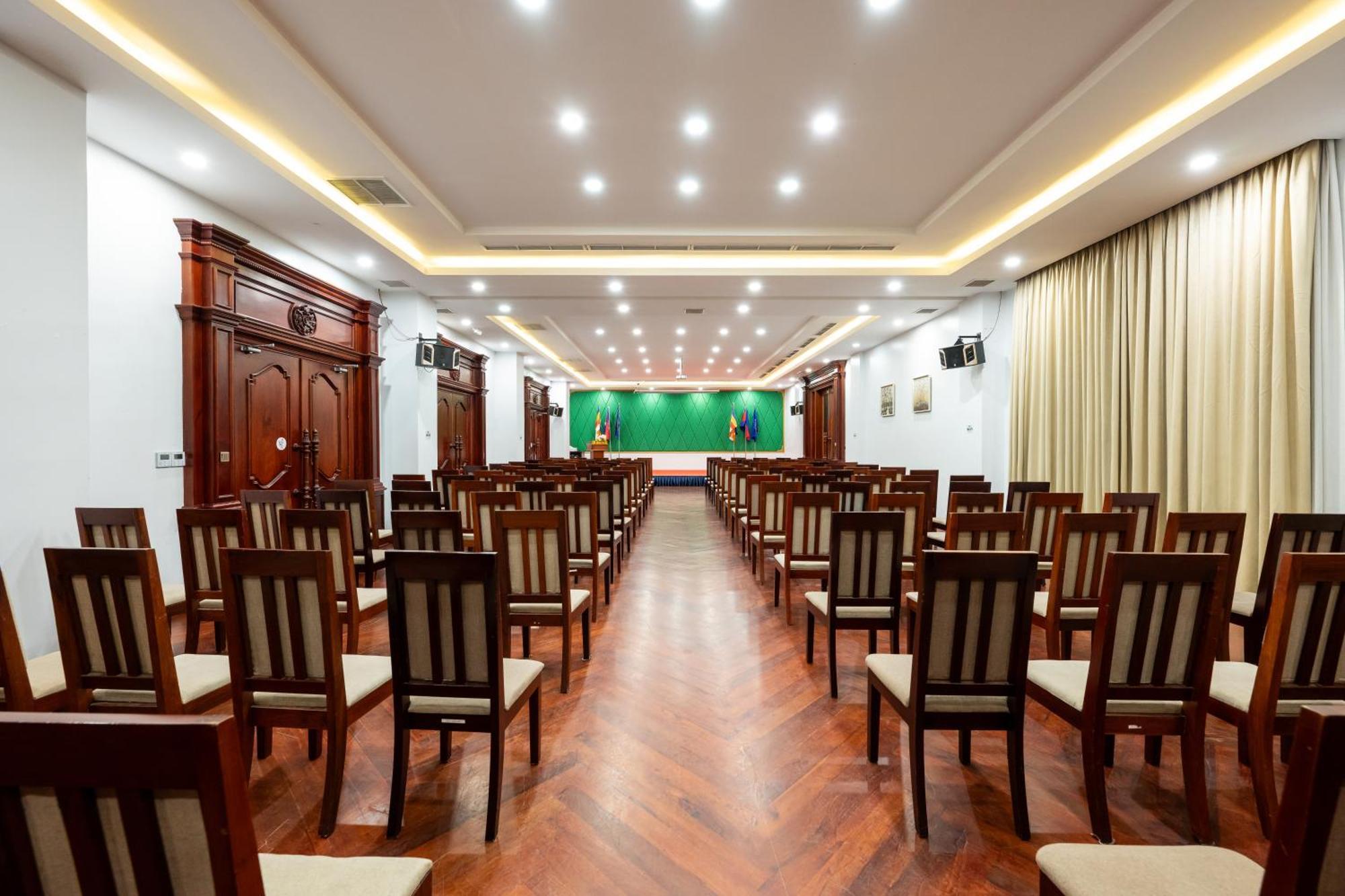 Lbn Asian Hotel Кампонг Чам Екстериор снимка